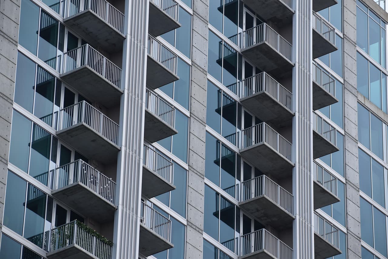 Hotels & Commercial Complexes